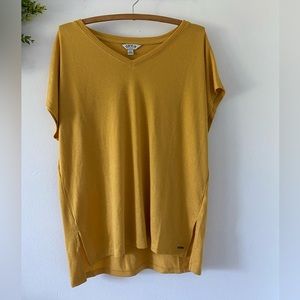 Orvis T-shirt, burnt yellow, stretch fit, relaxed fit.